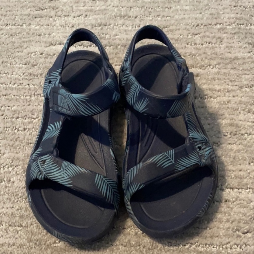 Toddler navy blue leafy sandals size9